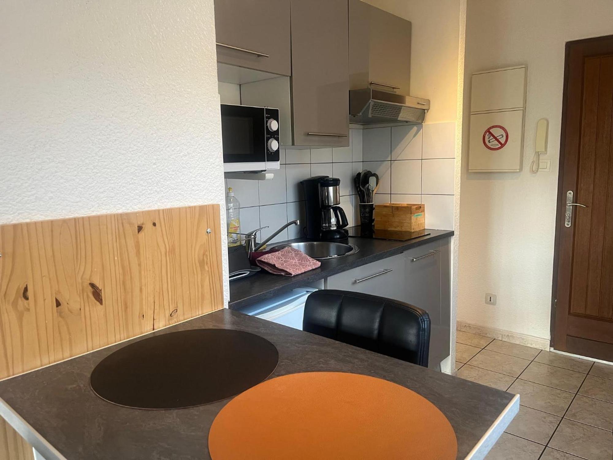 Studio Climatise Et Grande Terrasse Tarbes Centre Bagian luar foto