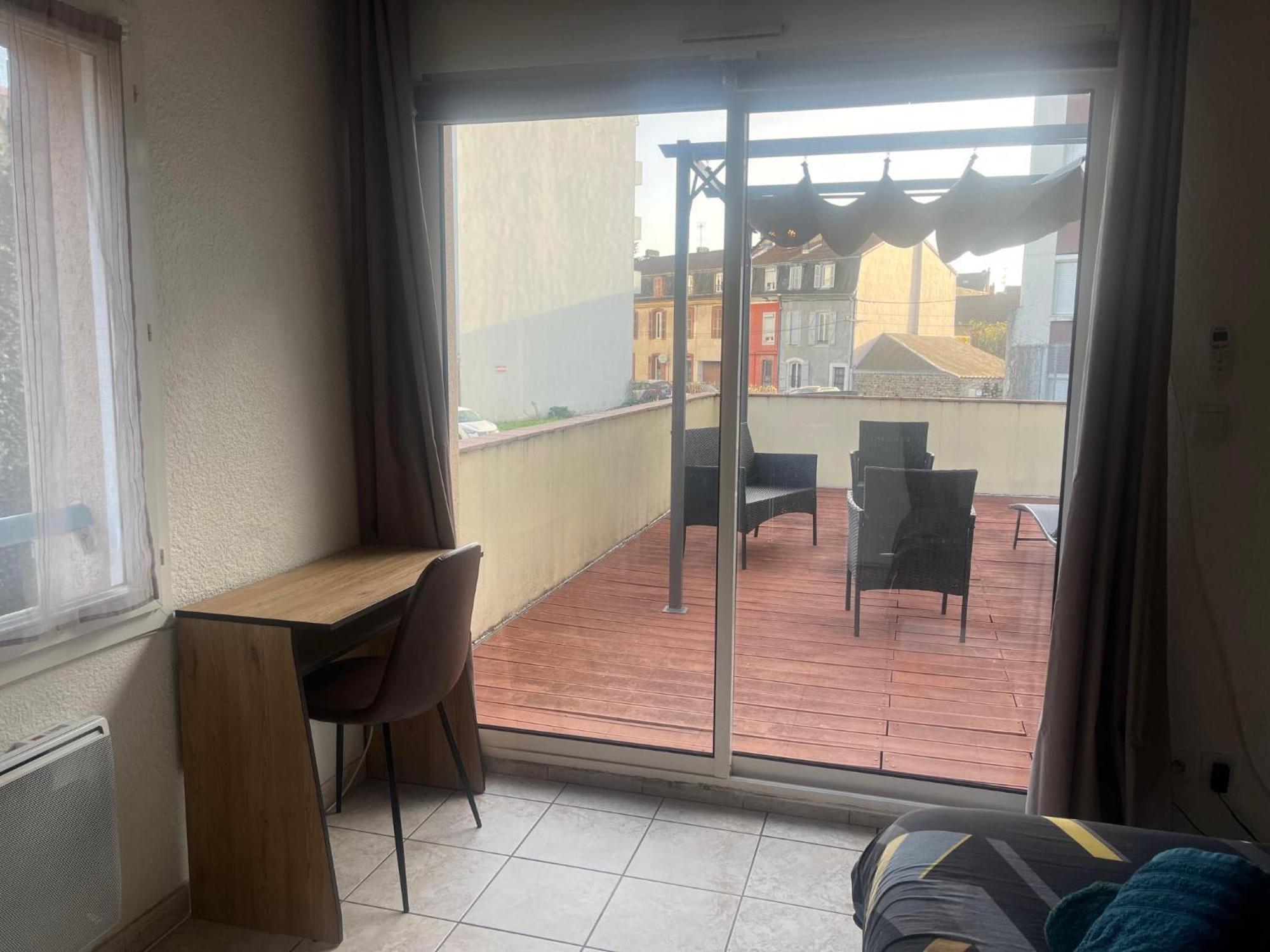 Studio Climatise Et Grande Terrasse Tarbes Centre Bagian luar foto
