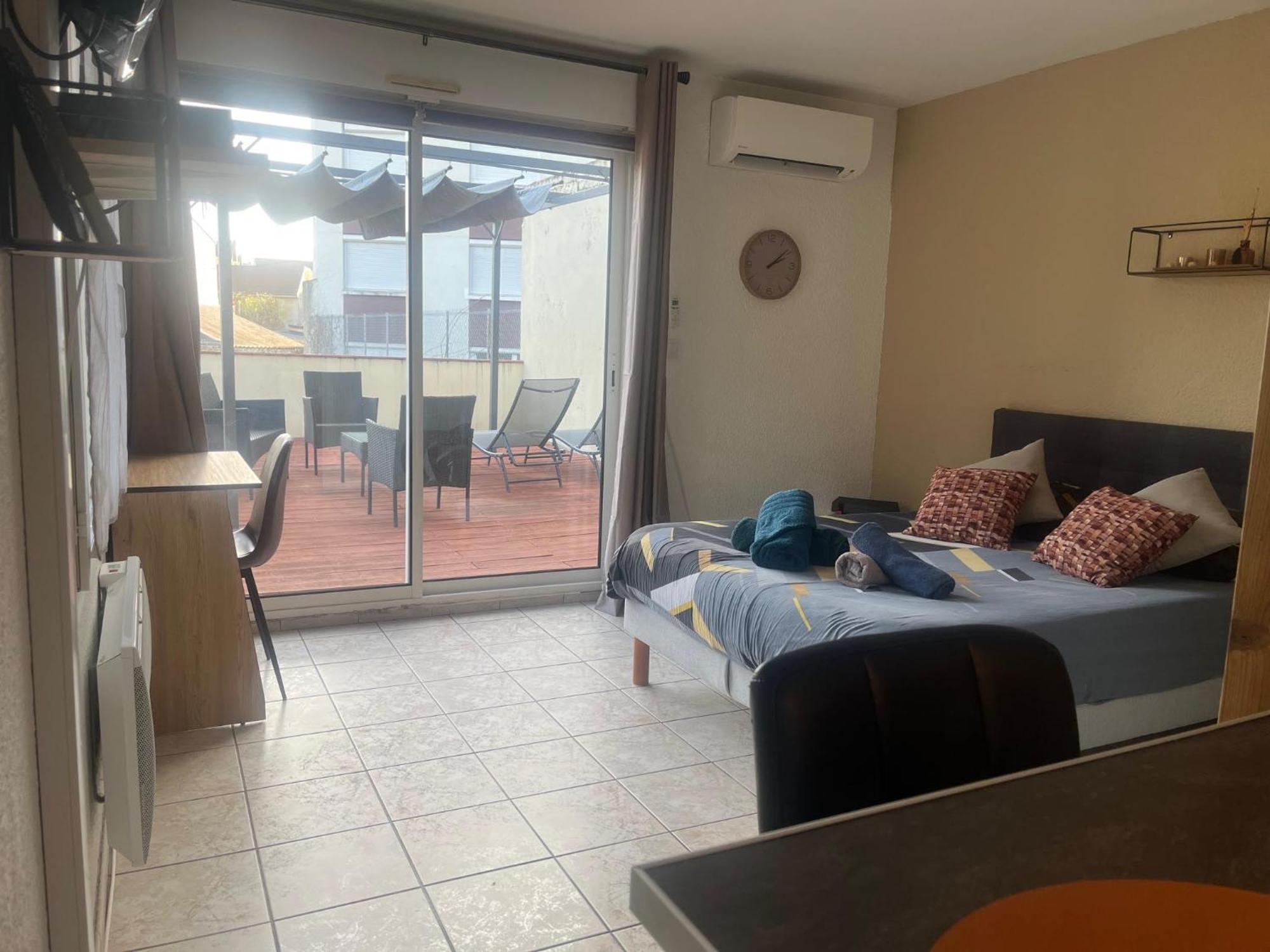Studio Climatise Et Grande Terrasse Tarbes Centre Bagian luar foto